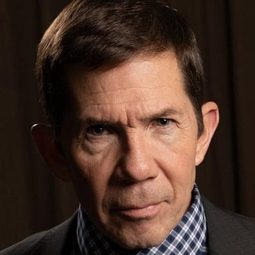 Eliot - 為人師表演員 飾演Tito (as Mark Eliot)