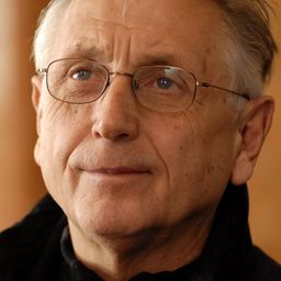 Jiří Menzel 飾演 Arnoštek