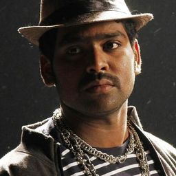 Tamizh 飾演 Pakkada