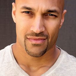 Jay Hunter 飾演 Devon