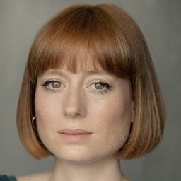 Meghan Treadway 飾演 Christine