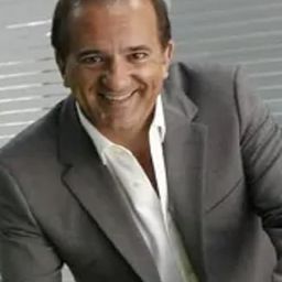 荷西·米格爾·康崔拉斯 - 一切都是吉拉導演