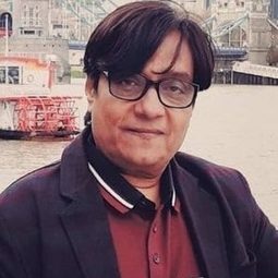 布里堅卓·卡拉 - 再見前度演員 飾演Hotel Receptionist