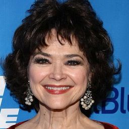 Linda Hart 飾演 Debbie Whitman