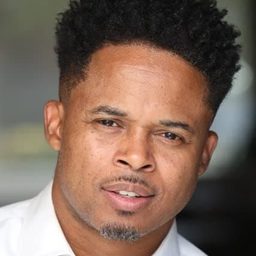 Walter Jones - 邪惡園丁演員 飾演Punk