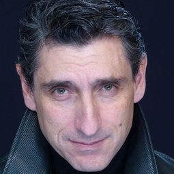 Anton Alexander 飾演 Nigel