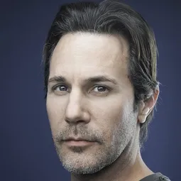 Darron Meyer 飾演 Ritchie