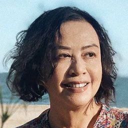 Minh Phượng 飾演 Auntie Nga