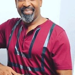 耶米·索拉德 飾演 Doctor