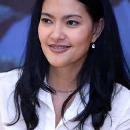 Lola Amaria 飾演 Setia