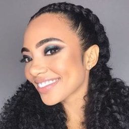 Amanda Du-Pont 飾演 Candy