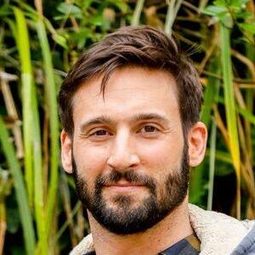 紀堯姆·拉貝 飾演 Jean-Luc Larrain