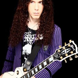 Marty Friedman 飾演 Himself