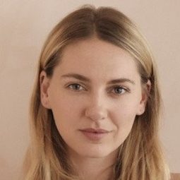 Charlotte Deniel - 陌路兄弟演員 飾演Isabelle