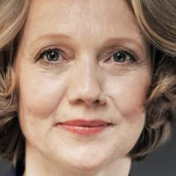 Jette Ostan Vejrup 飾演 Social worker