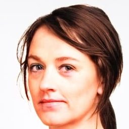 Heidi Goldmann 飾演 Cemetary Worker