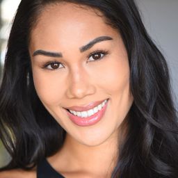 Maya Ford 飾演 Katie Frick