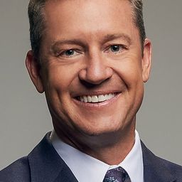 Rob Stone 飾演 Rob Stone (voice)