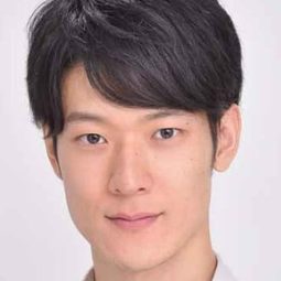 阿部翔平 飾演 Psychiatrist Yusuke