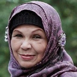 Ruminah Sidek 飾演 The Old Hag