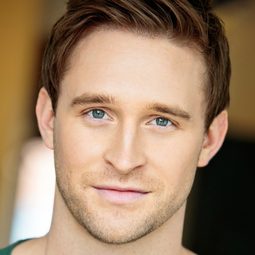 Ben Davies 飾演 Colonel John Nelson