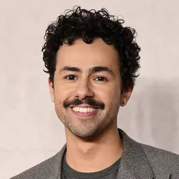 Ramy Youssef 飾演 Safi (voice)
