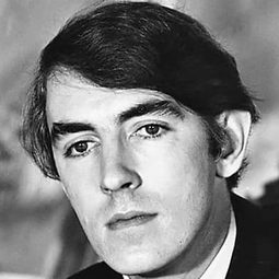 Peter Cook 飾演 Nigel
