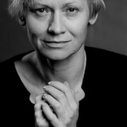 Valérie Bodson - Third Wedding演員 飾演La fonctionnaire Centre administratif