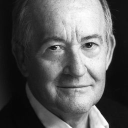 Charles Kay 飾演 Julius Quilter