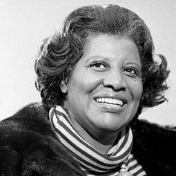 Virginia Capers - 難補情天恨演員 飾演Mama Holiday