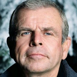 威廉·迪凡 飾演 President Henry Hayes