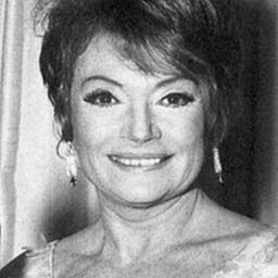 Lila Kedrova 飾演 Sister Anna