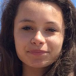 Sixtine Murat 飾演 Camille (voice)