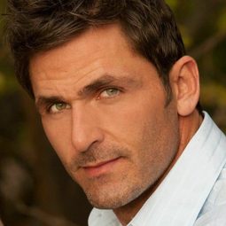 Howard Ferguson Jr. - 滅我者演員 飾演Vic