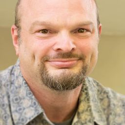 Scott T. Whitesell 飾演 Frank Seals