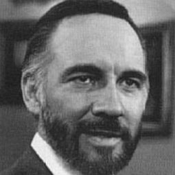 Aarón Hernán - 聖劍屠魔 3演員 飾演Nicias