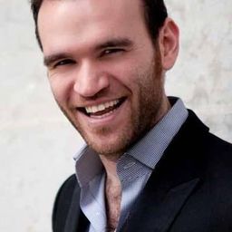 邁克爾•法比亞諾 飾演 Fausto