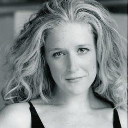 Beth Bailey - 來自火星的愛演員 飾演NASA Chief Doctor