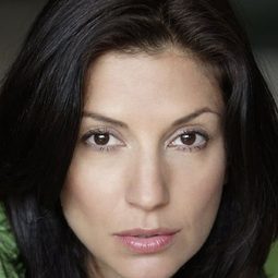 Nicole Sherwin - 雨後演員 飾演Cabaret Dancer