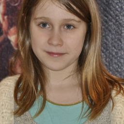 烏瑪·布瑞卡莉雅 飾演 Usue