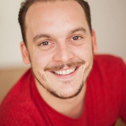 Valentin Papoudof 飾演 L'éboueur