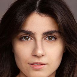 娜迪亞·查貝爾 飾演 Tala