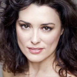 Paola Casella 飾演 