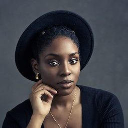 凱倫·奧比洛姆 飾演 