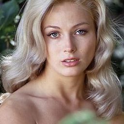 Leigh Christian 飾演 Syrene