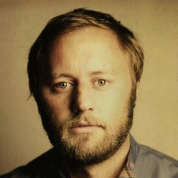 羅里·斯卡沃 飾演 Self