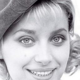 Laura Trotter 飾演 