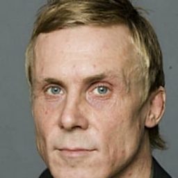 Simon Norrthon 飾演 Tyskeren