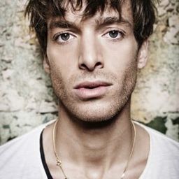 Paolo Nutini 飾演 Self