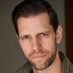 Preston Geer 飾演 Aidan